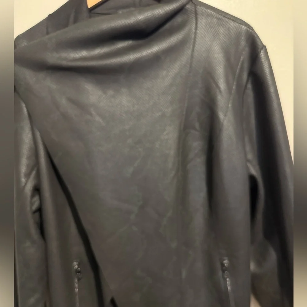 Catherine Malandrino Jacket 1X Black Faux Leather Snake Print Draped Open Front